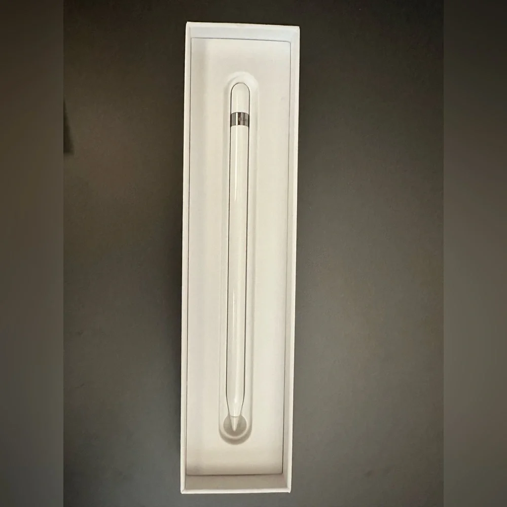 Apple Pencil (1st Generation) - Includes USB-C to Pencil Adapter